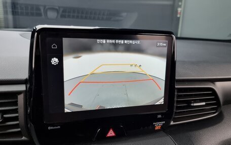 Hyundai Veloster II, 2021 год, 2 400 000 рублей, 17 фотография