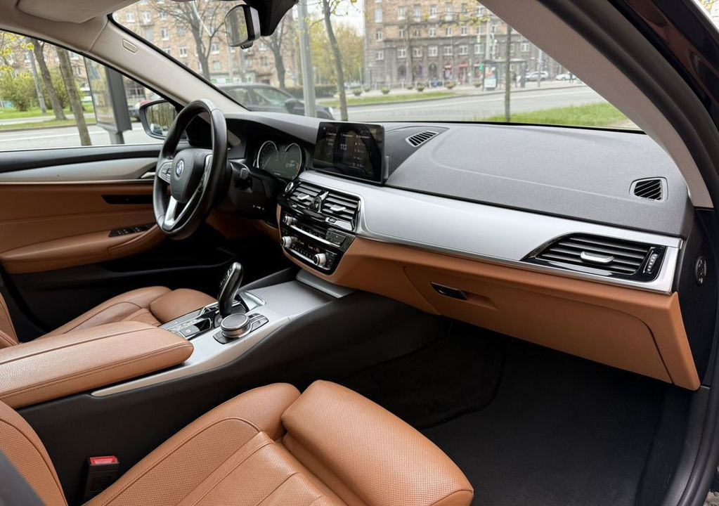 BMW 5 серия, 2018 год, 2 769 000 рублей, 14 фотография