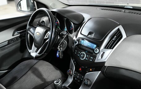 Chevrolet Cruze II, 2013 год, 900 000 рублей, 15 фотография