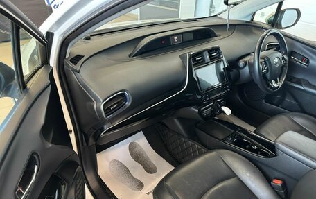 Toyota Prius IV XW50, 2019 год, 2 189 000 рублей, 12 фотография