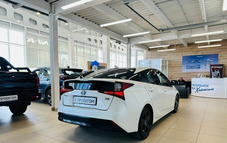 Toyota Prius IV XW50, 2019 год, 2 189 000 рублей, 6 фотография