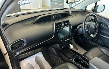 Toyota Prius IV XW50, 2019 год, 2 189 000 рублей, 13 фотография