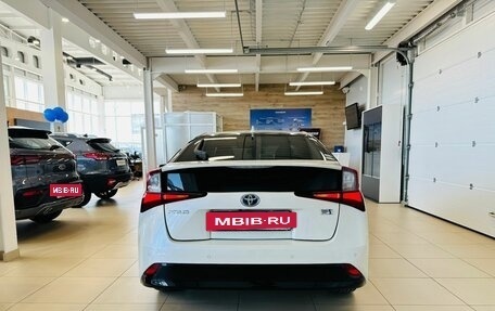 Toyota Prius IV XW50, 2019 год, 2 189 000 рублей, 5 фотография