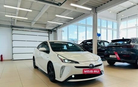 Toyota Prius IV XW50, 2019 год, 2 189 000 рублей, 8 фотография