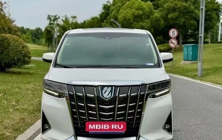 Toyota Alphard III, 2020 год, 7 100 000 рублей, 2 фотография