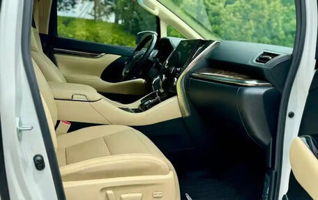Toyota Alphard III, 2020 год, 7 100 000 рублей, 8 фотография