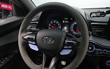 Hyundai Veloster II, 2022 год, 1 943 000 рублей, 13 фотография