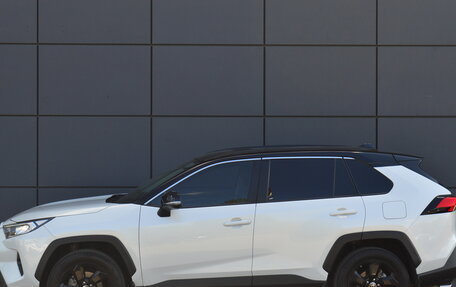 Toyota RAV4, 2021 год, 3 760 000 рублей, 5 фотография