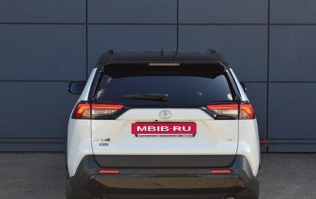 Toyota RAV4, 2021 год, 3 760 000 рублей, 4 фотография