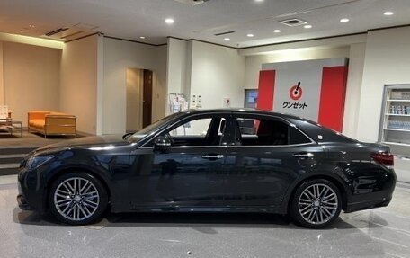 Toyota Crown, 2018 год, 1 800 000 рублей, 4 фотография