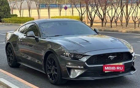 Ford Mustang VI рестайлинг, 2020 год, 2 800 000 рублей, 3 фотография