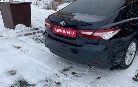 Toyota Camry, 2018 год, 3 100 000 рублей, 2 фотография