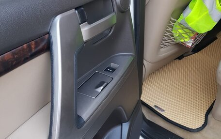 Toyota Land Cruiser 200, 2010 год, 3 550 000 рублей, 8 фотография