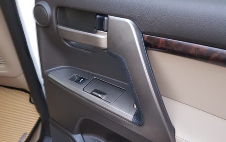 Toyota Land Cruiser 200, 2010 год, 3 550 000 рублей, 5 фотография