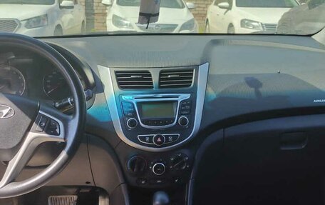 Hyundai Solaris II рестайлинг, 2013 год, 671 000 рублей, 7 фотография