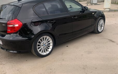 BMW 1 серия, 2008 год, 700 000 рублей, 2 фотография