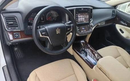 Toyota Crown, 2018 год, 2 750 035 рублей, 10 фотография