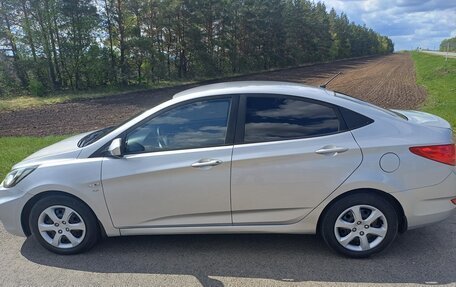 Hyundai Solaris II рестайлинг, 2013 год, 850 000 рублей, 5 фотография