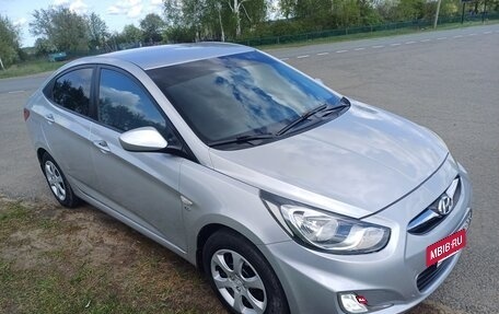 Hyundai Solaris II рестайлинг, 2013 год, 850 000 рублей, 2 фотография