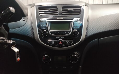 Hyundai Solaris II рестайлинг, 2013 год, 977 000 рублей, 12 фотография