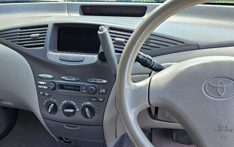 Toyota Prius IV XW50, 1999 год, 250 000 рублей, 2 фотография