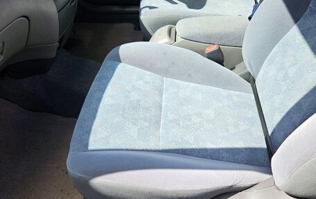 Toyota Prius IV XW50, 1999 год, 250 000 рублей, 4 фотография
