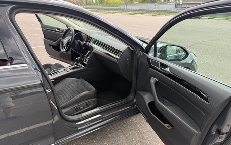 Volkswagen Passat B8 рестайлинг, 2019 год, 2 450 000 рублей, 10 фотография