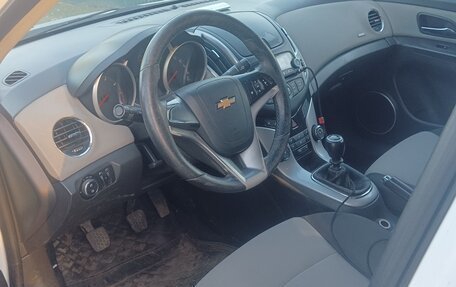 Chevrolet Cruze II, 2013 год, 800 000 рублей, 2 фотография