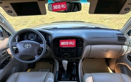 Toyota Land Cruiser 100 рестайлинг 2, 2002 год, 1 700 000 рублей, 15 фотография