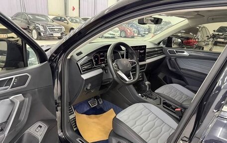 Volkswagen Tiguan II, 2022 год, 2 518 000 рублей, 7 фотография