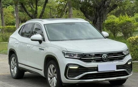 Volkswagen Tiguan II, 2020 год, 2 100 900 рублей, 3 фотография