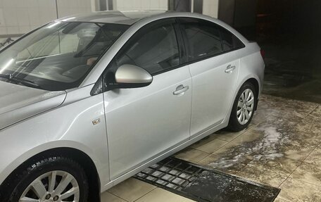 Chevrolet Cruze II, 2010 год, 620 000 рублей, 4 фотография