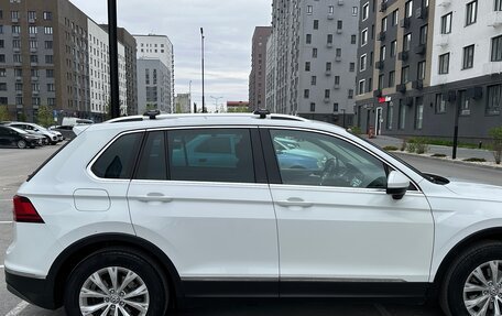 Volkswagen Tiguan II, 2017 год, 2 800 000 рублей, 2 фотография