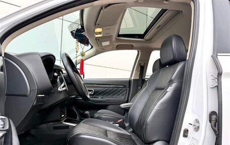 Mitsubishi Outlander III рестайлинг 3, 2021 год, 2 500 000 рублей, 4 фотография