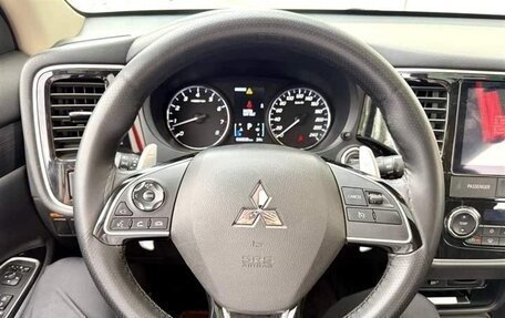Mitsubishi Outlander III рестайлинг 3, 2021 год, 2 500 000 рублей, 6 фотография