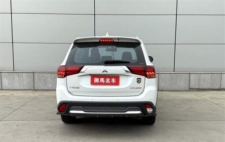 Mitsubishi Outlander III рестайлинг 3, 2021 год, 2 500 000 рублей, 3 фотография