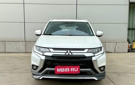 Mitsubishi Outlander III рестайлинг 3, 2021 год, 2 500 000 рублей, 2 фотография