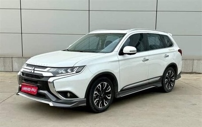 Mitsubishi Outlander III рестайлинг 3, 2021 год, 2 500 000 рублей, 1 фотография
