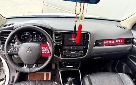 Mitsubishi Outlander III рестайлинг 3, 2021 год, 2 500 000 рублей, 5 фотография