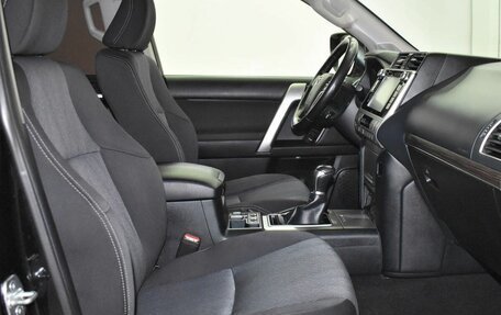 Toyota Land Cruiser Prado 150 рестайлинг 2, 2019 год, 5 400 000 рублей, 19 фотография