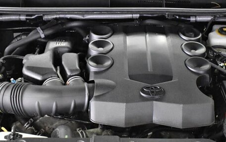 Toyota Land Cruiser Prado 150 рестайлинг 2, 2019 год, 5 400 000 рублей, 22 фотография