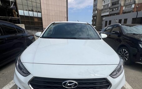 Hyundai Solaris II рестайлинг, 2017 год, 1 480 000 рублей, 1 фотография