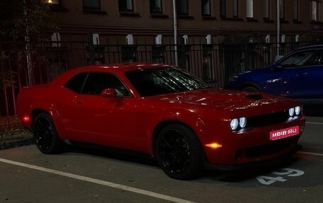 Dodge Challenger III рестайлинг 2, 2021 год, 4 400 000 рублей, 1 фотография