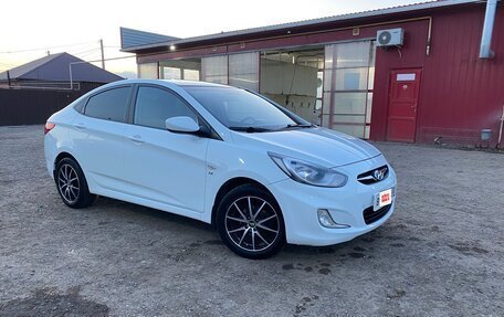 Hyundai Solaris II рестайлинг, 2012 год, 850 000 рублей, 4 фотография