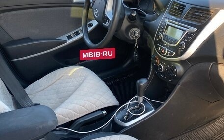 Hyundai Solaris II рестайлинг, 2012 год, 850 000 рублей, 6 фотография