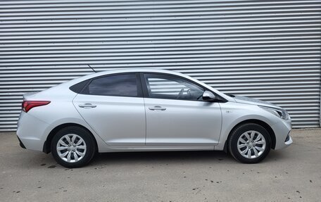 Hyundai Solaris II рестайлинг, 2017 год, 1 064 000 рублей, 6 фотография