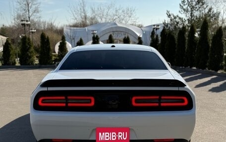 Dodge Challenger III рестайлинг 2, 2019 год, 2 900 000 рублей, 8 фотография