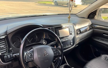 Mitsubishi Outlander III рестайлинг 3, 2016 год, 1 800 000 рублей, 9 фотография