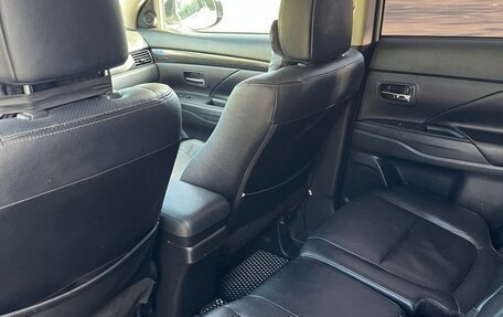 Mitsubishi Outlander III рестайлинг 3, 2016 год, 1 800 000 рублей, 11 фотография