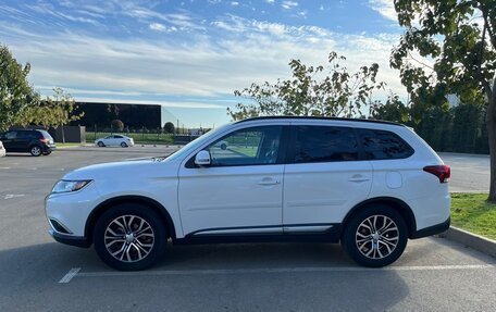 Mitsubishi Outlander III рестайлинг 3, 2016 год, 1 800 000 рублей, 6 фотография
